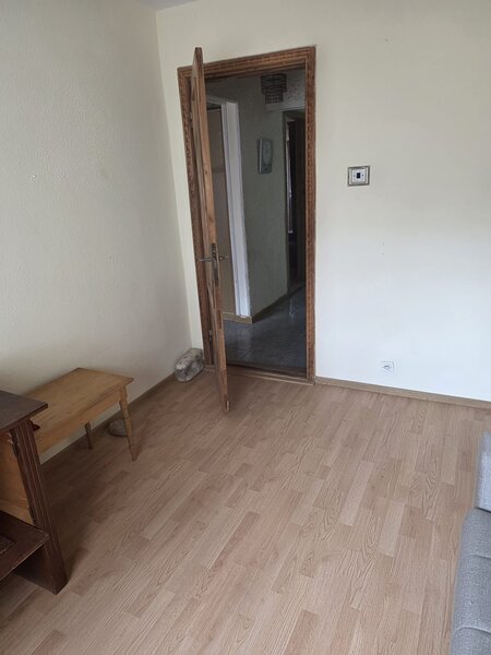 Bacau  De inchiriat apartament 4 camere DC