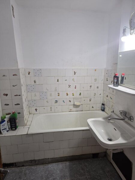 Bacau  De inchiriat apartament 4 camere DC